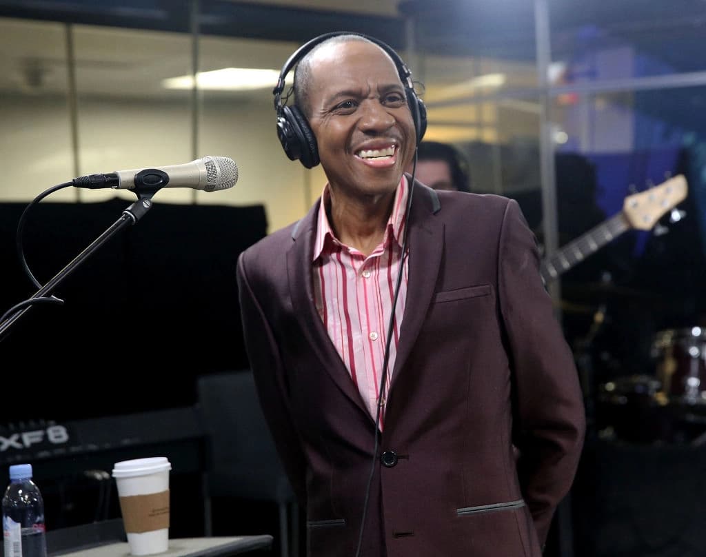 Freddie Jackson se presenta en el canal The Groove de SiriusXM en los estudios de SiriusXM en la ciudad de Nueva York el 9 de mayo de 2017. (Robin Marchant/Getty Images para SiriusXM)