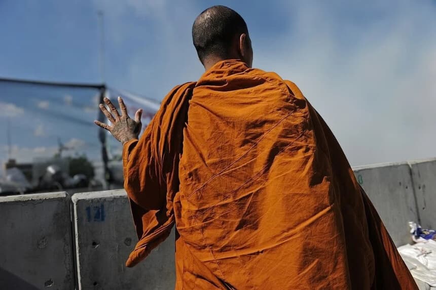 Tailandia impone 742 años de cárcel a un monje por robo de donaciones a personas con VIH