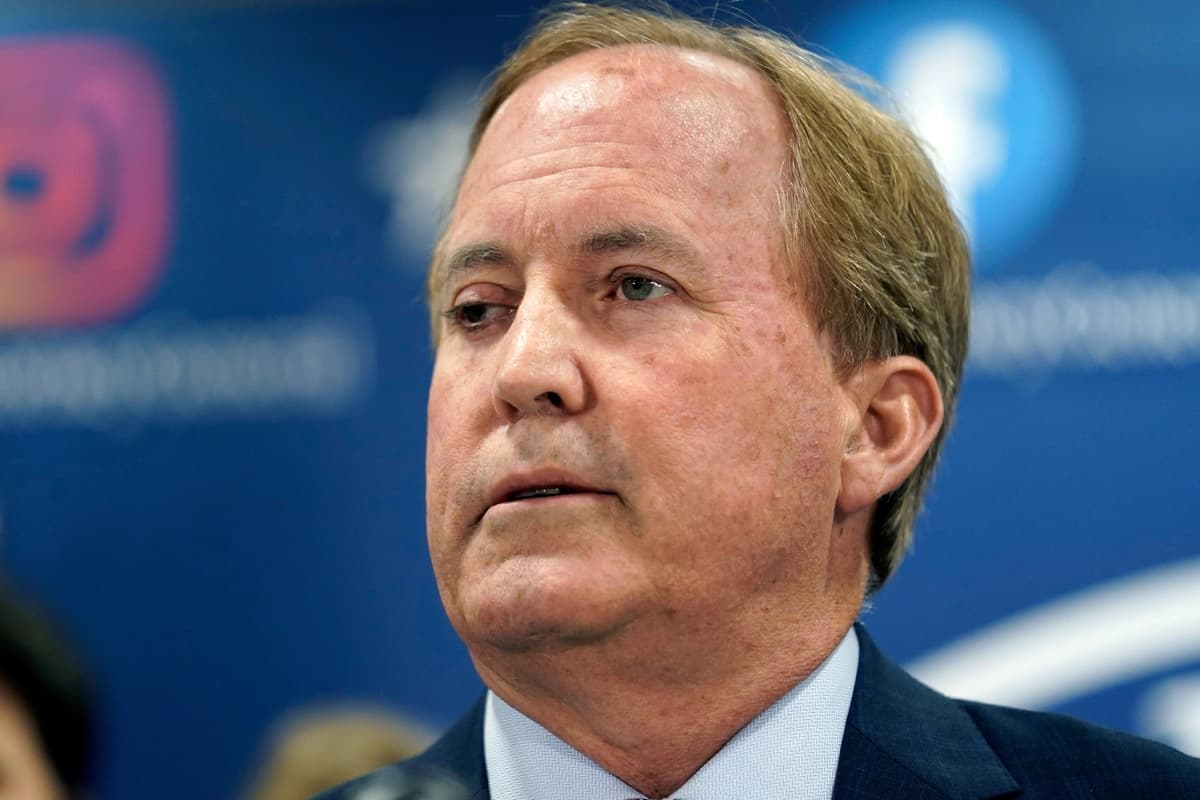 El fiscal general de Texas, Ken Paxton, hace una declaración en su oficina en Austin, Texas, el 26 de mayo de 2023. (Eric Gay/AP Photo)