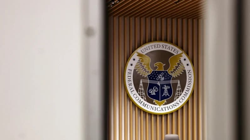 EE. UU. podría vetar a laboratorios chinos de las pruebas de dispositivos por iniciativa de la FCC