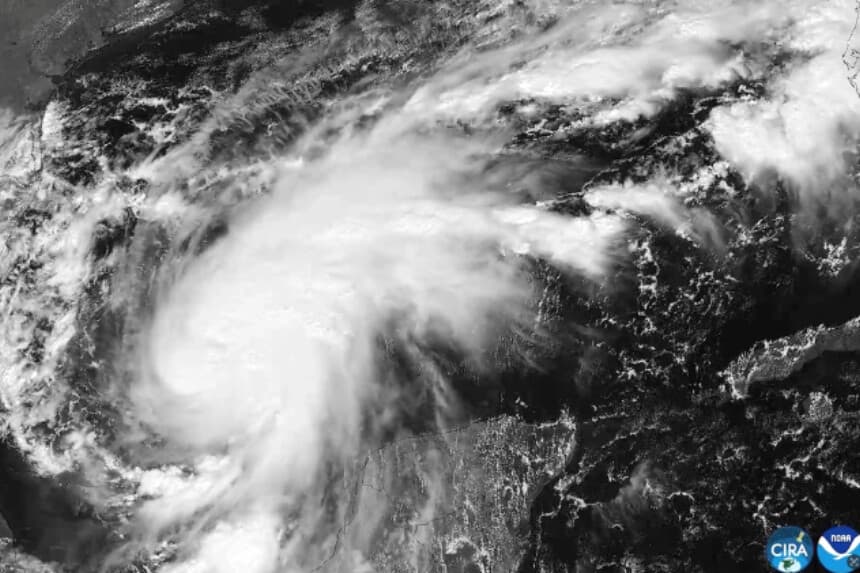 Imagen satelital de la tormenta tropical Isaías el 7 de octubre de 2026, tomada de un video facilitado. CSU/CIRA y NOAA. (vía Reuters).