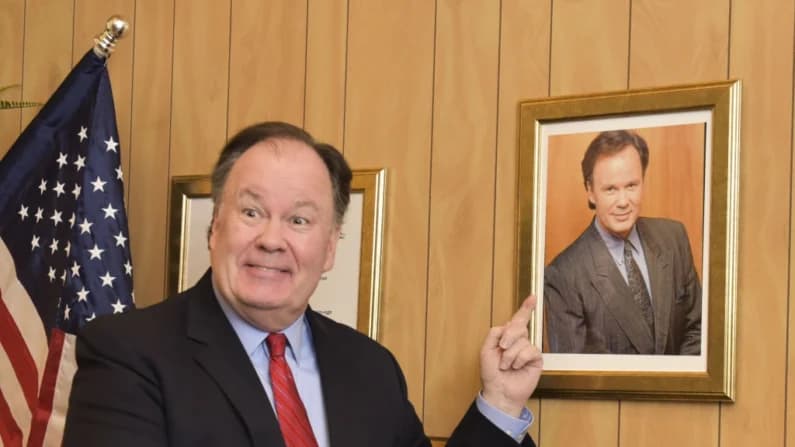 Revelan la causa de la muerte de Dennis Haskins, estrella de "Salvados por la campana"
