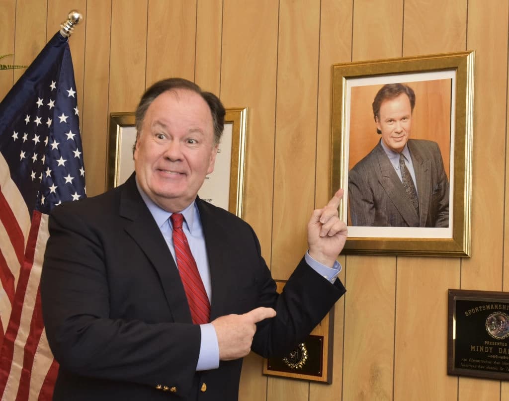 El actor Dennis Haskins posa para un retrato en la inauguración de la exposición temporal Saved By the Max en Los Ángeles, en West Hollywood, California, el 1 de mayo de 2018. (Rodin Eckenroth/Getty Images).
