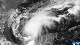 La gobernadora de Alabama declara estado de emergencia en 40 condados ante la llegada del huracán