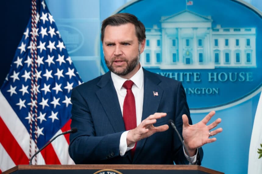 El vicepresidente JD Vance habla durante una rueda de prensa en la Casa Blanca el 3 de septiembre de 2026. (Madalina Kilroy/The Epoch Times).
