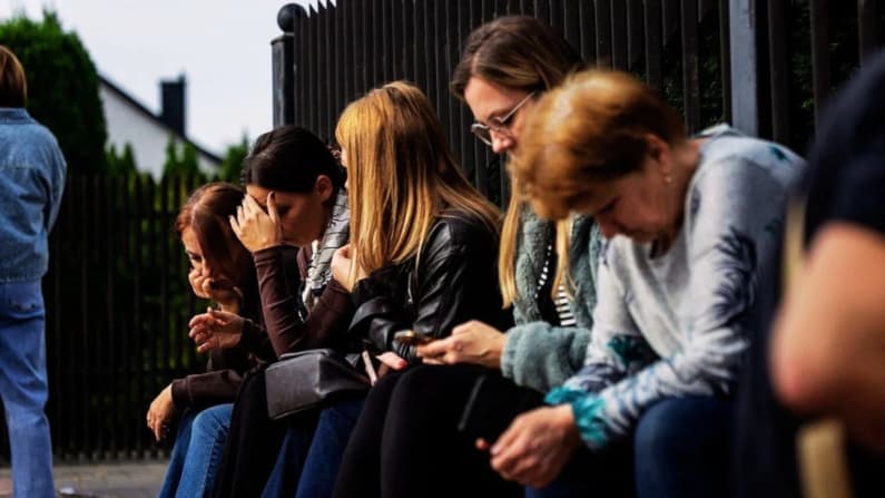 Polonia detiene a diez personas por amenazas de ataques con cuchillo y registra 10,000 escuelas