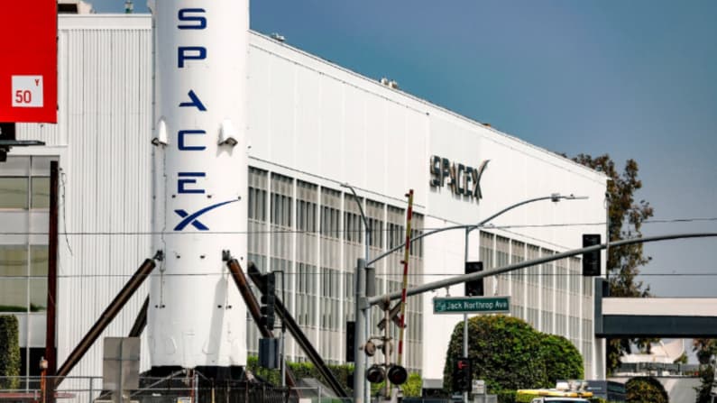 SpaceX se acerca a ofrecer red móvil completa tras acuerdo de espectro radioeléctrico