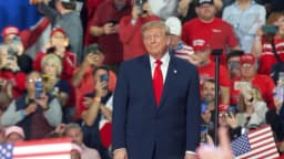 Trump respalda a Blakeman para gobernador de NY en un mitin en Syracuse junto a Mike Tyson