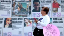 Familias buscadoras encuentran consuelo en el libro de desaparecidos que recibió el papa León XIV