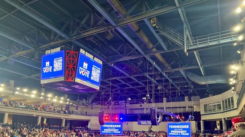 Trump llama a respaldar al Partido Republicano durante un encuentro en Tennessee