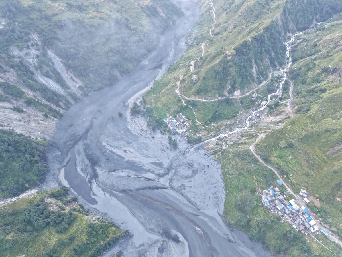 Las zonas afectadas por la crecida del río Budhi Gandaki tras un deslizamiento de tierra en seco en la aldea de Chumnubri, distrito de Gorkha, Nepal, en una foto obtenida el 11 de octubre de 2026. (National Trust for Nature Conservation-Manaslu Conservation Area Project (NTNC-MCAP)/Imagen facilitada por Reuters)