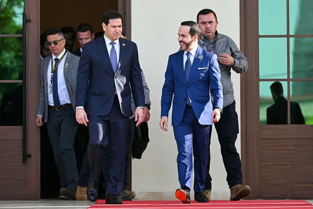 El secretario de Estado de EE. UU., Marco Rubio (Izq.), y el presidente de Colombia, Abelardo de la Espriella (Dcha.), conversan tras una reunión celebrada en Barranquilla, Colombia, el 8 de septiembre de 2026. (Luis ACOSTA / AFP vía Getty Images)