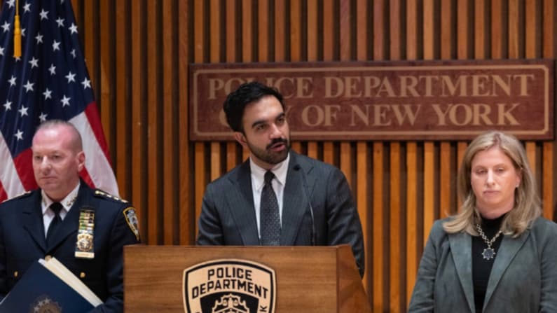 Mamdani pide revisar uso de la fuerza del NYPD tras retiro de un oficial
