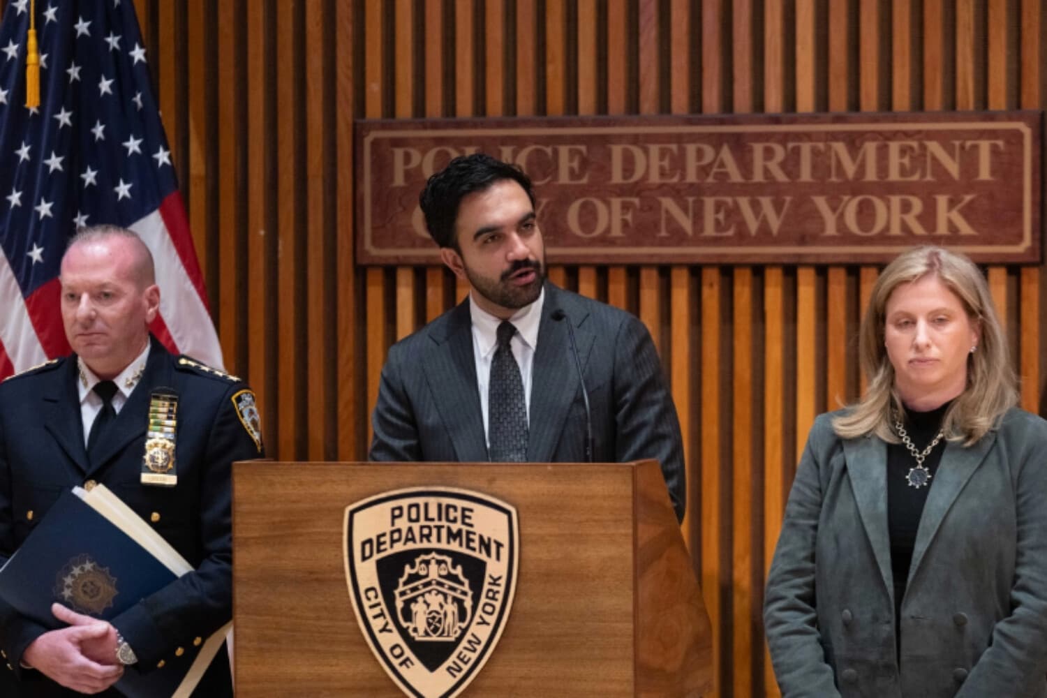 Mamdani pide revisar uso de la fuerza del NYPD tras retiro de un oficial