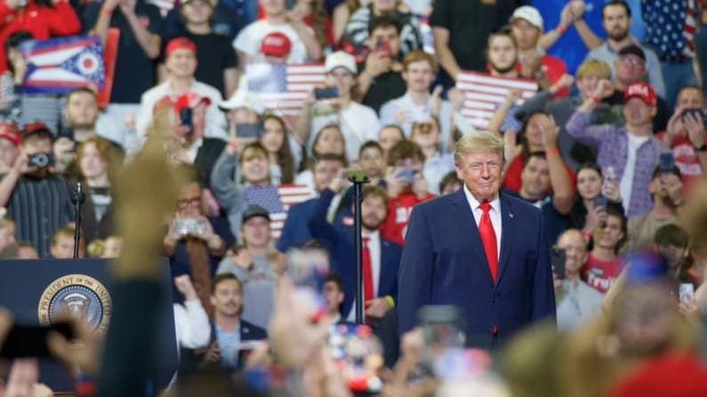 Trump anuncia apoyo federal para mantener en funcionamiento a un proveedor local de energía en Ohio