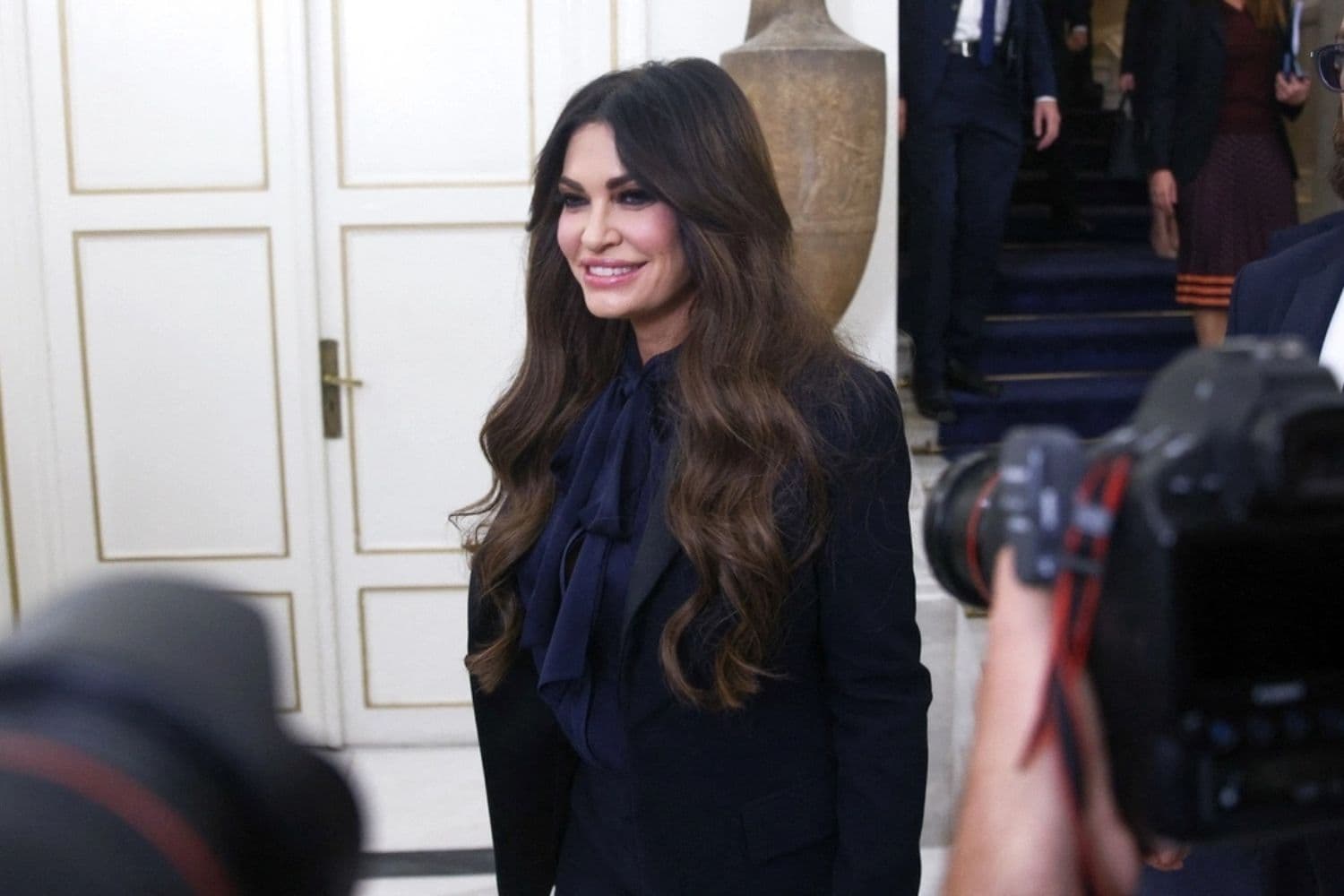 La embajadora de Estados Unidos en Grecia, Kimberly Guilfoyle, asiste a la inauguración de la sexta ronda del Diálogo Estratégico Grecia-EE. UU. en formato plenario, en el Ministerio de Relaciones Exteriores, en Atenas, Grecia, el 7 de octubre de 2026. (Dimitris Kapantais/SOOC vía AFP vía Getty Images)
