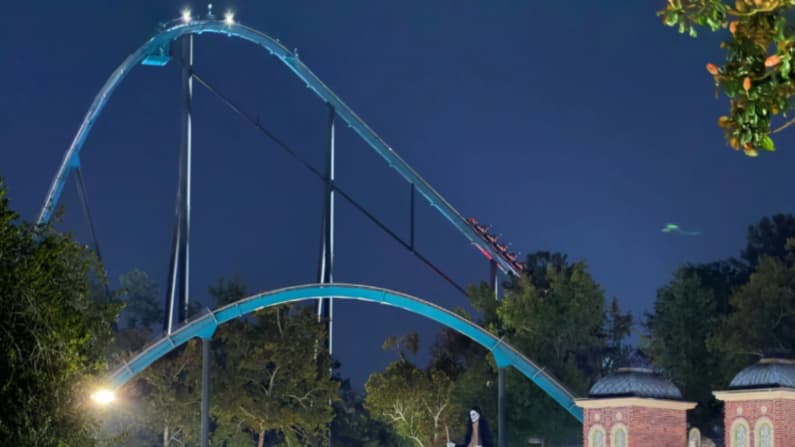 Six Flags cierra 9 atracciones tras muerte de una persona en montaña rusa en EE. UU.