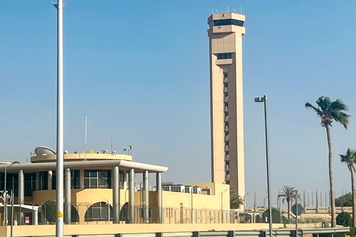 Torre de control de tráfico aéreo en el Aeropuerto Internacional Rey Khalid en Riad, Arabia Saudita, el 19 de septiembre de 2026. (AFP vía Getty Images).