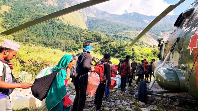 El deterioro de las rutas por una nueva riada deja a 150 turistas aislados en Nepal