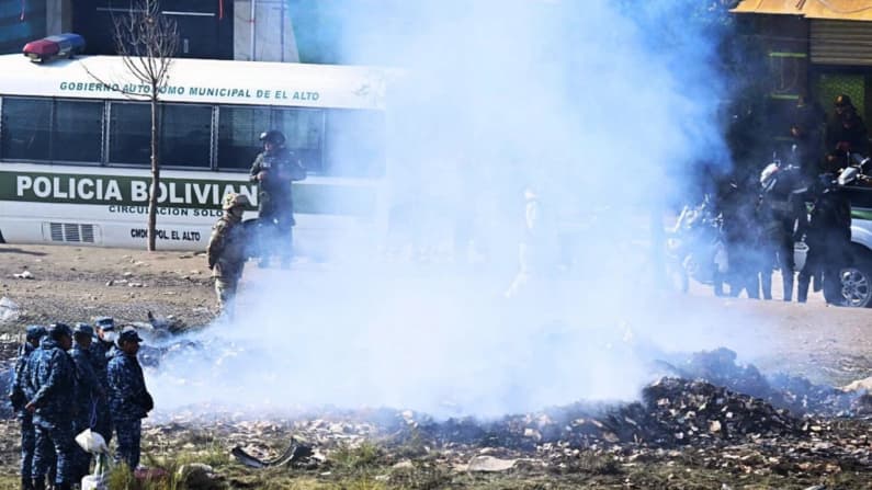 Cinco personas pierden la vida y otra resulta herida en una colisión frontal en Bolivia
