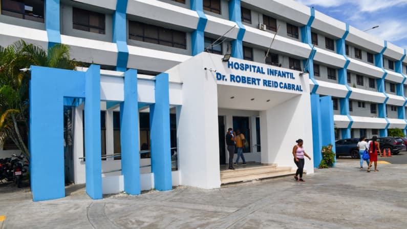 Miles de pacientes se quedan sin atención por la paralización de médicos en República Dominicana