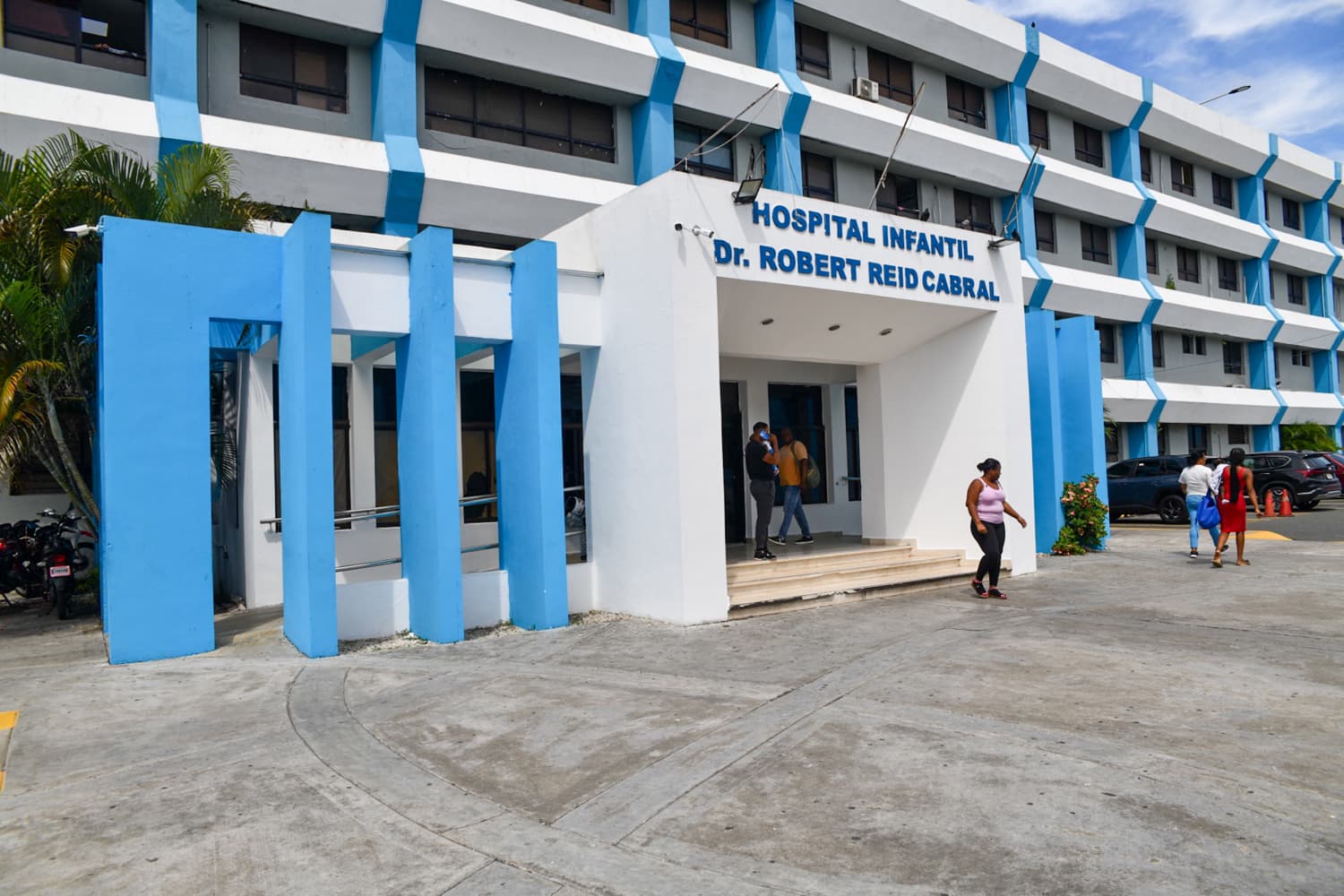 Miles de pacientes se quedan sin atención por la paralización de médicos en República Dominicana