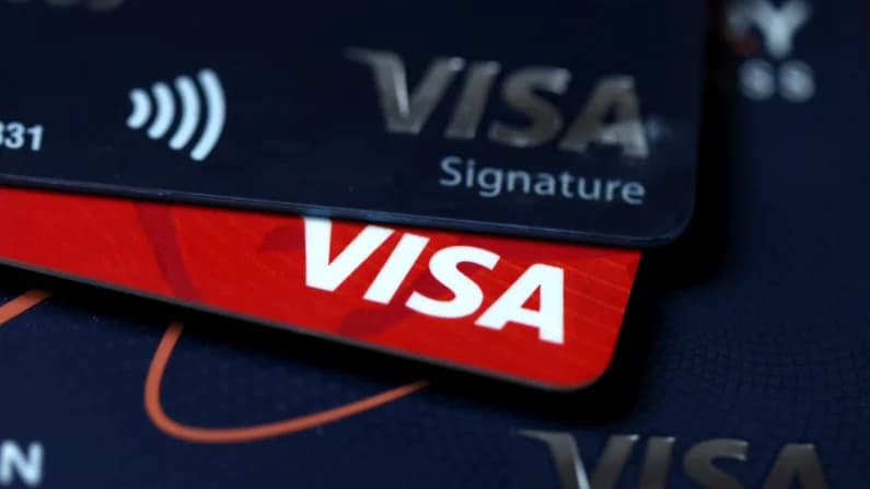 China otorga a Visa aprobación preliminar tras años de retrasos en el mercado