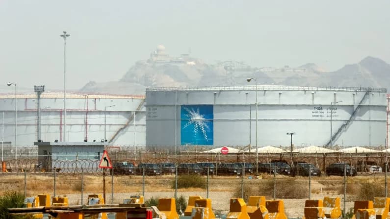 Un ataque contra Aramco desata un incendio en su edificio administrativo, según Arabia Saudí