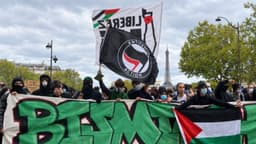 Greta Thunberg se une a protestas estudiantiles en Francia mientras manifestantes bloquean escuelas