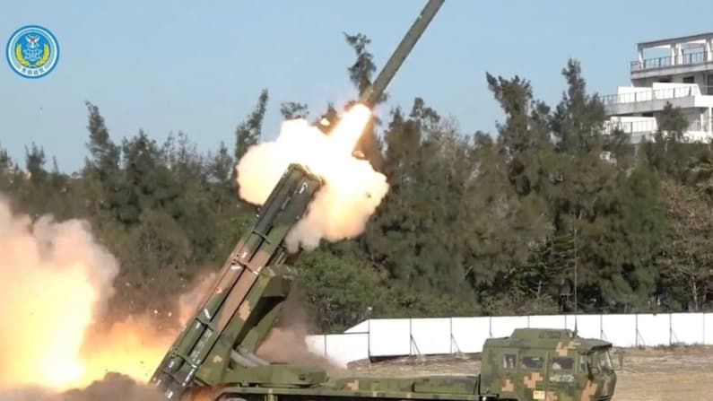 China anuncia cinco días de ejercicios militares con fuego real
