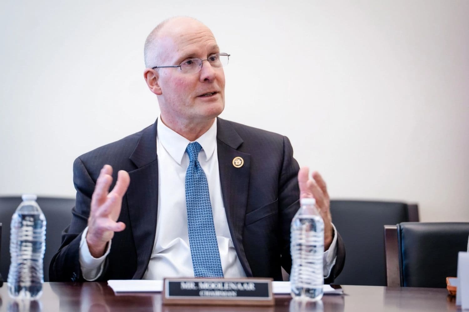 El representante John Moolenaar (R-Mich.), presidente del Comité Especial de la Cámara de Representantes sobre el Partido Comunista Chino, habla durante una conferencia de prensa en el Capitolio, en Washington, el 19 de marzo de 2026. (Madalina Kilroy/The Epoch Times)