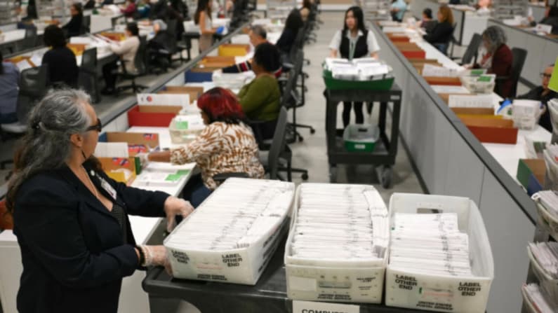 DOJ da a California 48 horas para revisar a presuntos votantes sin ciudadanía
