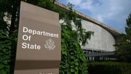 Juez ordena al gobierno de Trump reabrir la lotería de visas de diversidad
