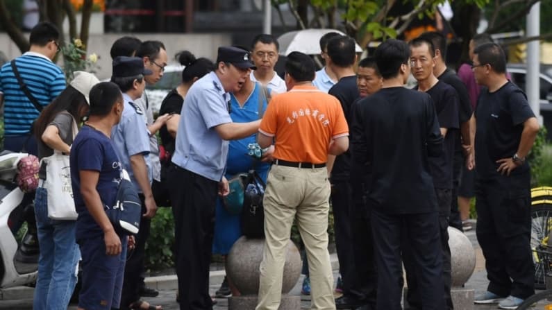 Intento de suicidio de exjuez en China expone la desesperación de los peticionarios