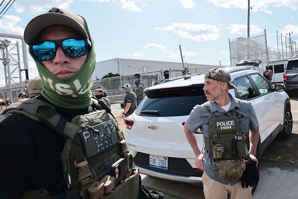 DOJ demanda a Portland y St. Paul por leyes de máscaras y requisitos de ID para agentes federales