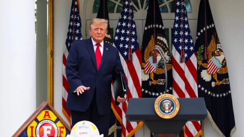 Trump ordena al DOJ solicitar la pena de muerte para los asesinos de policías y bomberos