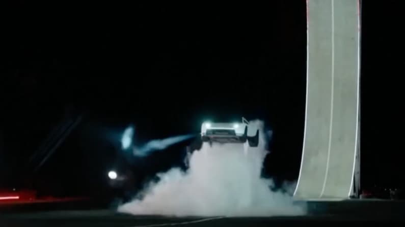 Musk presenta prototipo de coche volador de Tesla