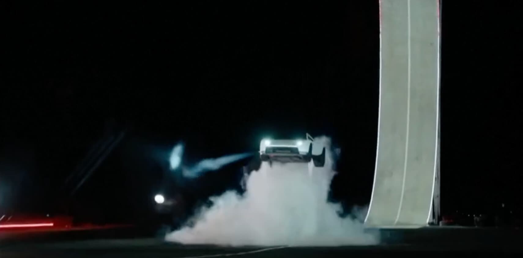 Tesla presenta el nuevo Roadster, que muestra tecnología de vuelo.