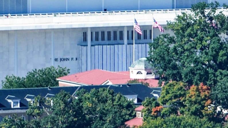 Administración de Trump invoca privilegio ejecutivo en el juicio contra el Kennedy Center