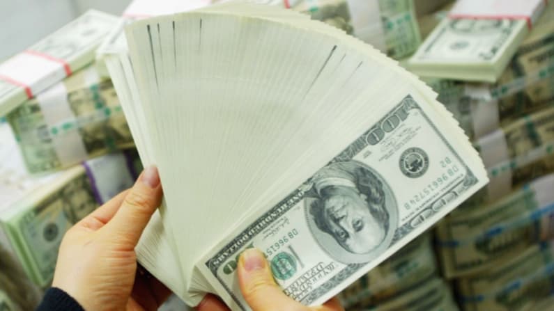 China vende bonos del Tesoro, pero no abandona el dólar