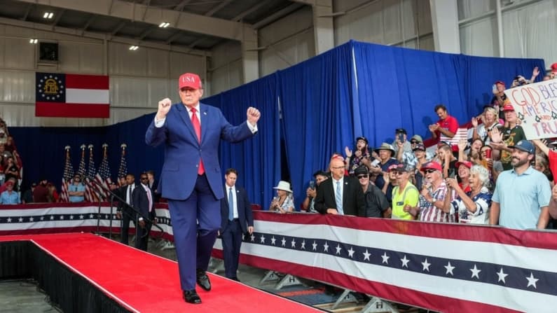 Trump busca motivar a votantes de un mitin en Georgia mientras está el voto anticipado