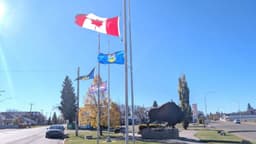 Cuatro militares fallecidos y decenas de heridos graves deja fuerte incendio en una base de Alberta: Carney