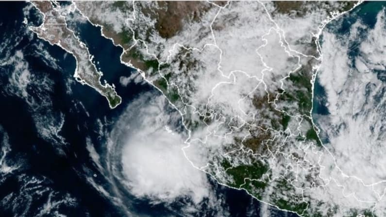 El huracán Trudy azota la costa mexicana con fuertes lluvias y vientos intensos