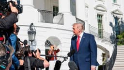 Trump dice que la exención de sanciones a Rusia busca mantener a Moscú en la mesa de negociaciones