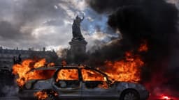 Macron se niega a aceptar renuncia del ministro del Interior mientras disturbios sacuden a Francia