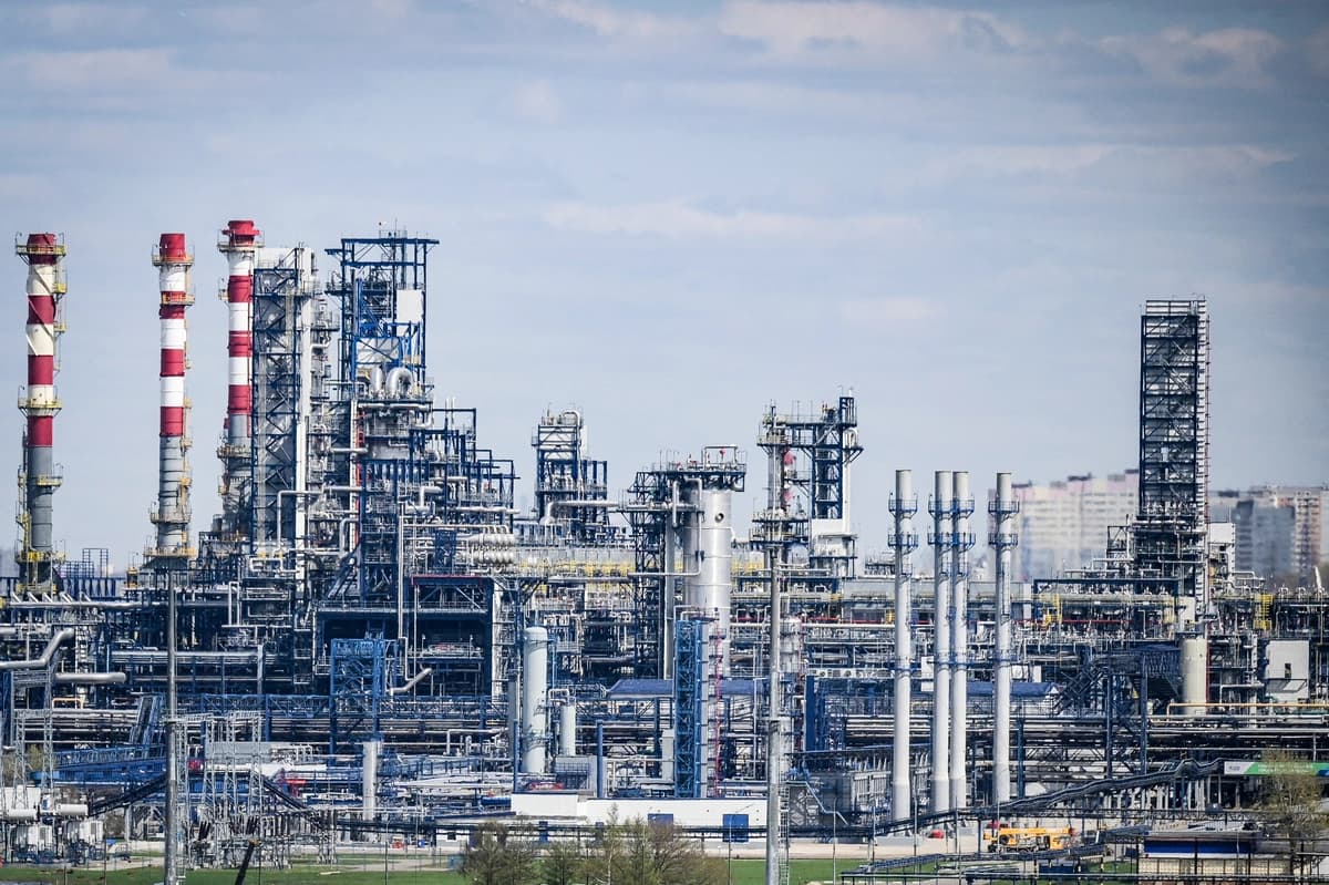 Una refinería de petróleo rusa en las afueras de Moscú, el 28 de abril de 2022. (Natalia Kolesnikova/AFP vía Getty Images).
