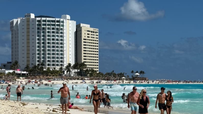 México pierde 10.2 % de turistas de EE. UU., alertan hoteleros