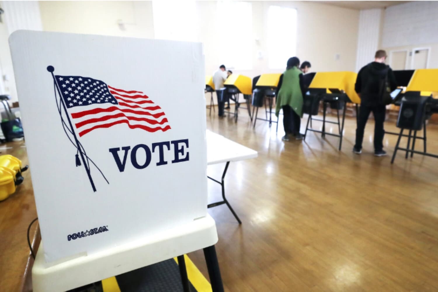 DOJ acusa a 28 personas sin ciudadanía de delitos electorales en California