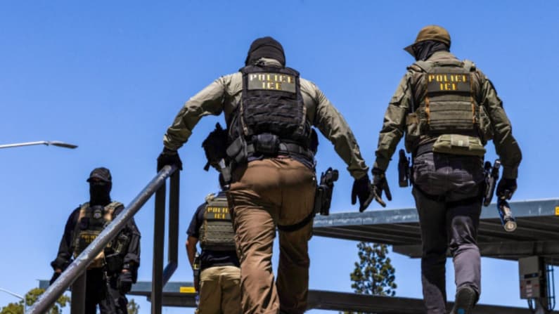 EE. UU. arresta a 131 presuntos integrantes de pandillas, entre ellas la MS-13 y el Tren de Aragua