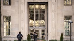 Acusan a hombre de Massachusetts de organizar matrimonios fraudulentos para obtener la residencia